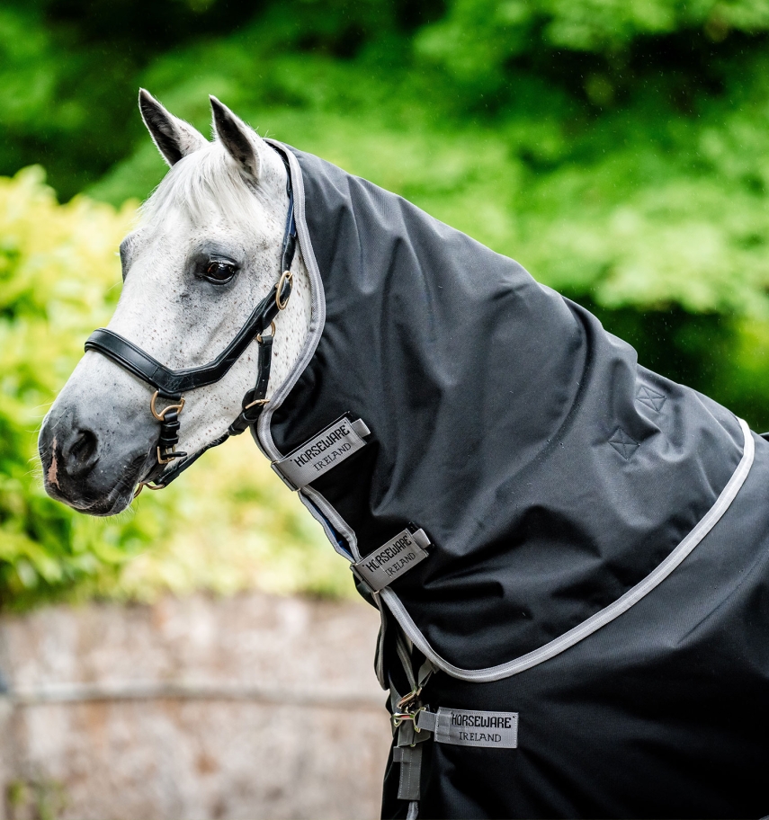 Horseware Amigo 1200D Turnout Halsteil 150g Black/Titanium Grey & Silver, Gr. Medium Horseware Amigo 1200D Turnout Halsteil 150g Black/Titanium Grey & Silver, Gr. Medium von Horseware