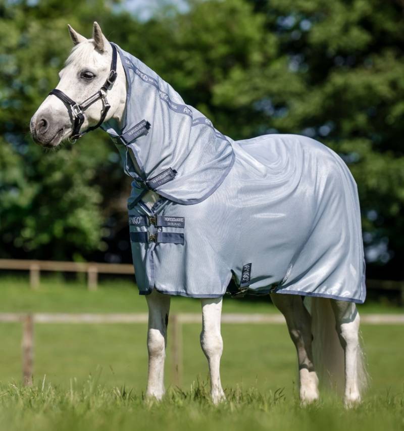 Horseware Amigo Bug Rug Plus Pony Fliegendecke Heather Blue/Blue & Silver, Gr. 95 cm Horseware Amigo Bug Rug Plus Pony Fliegendecke Heather Blue/Blue & Silver, Gr. 95 cm von Horseware