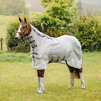 Horseware Fliegendecke Rambo Protector Plus Silver/Navy, White & Beige/ 125 cm (5'9") von Horseware