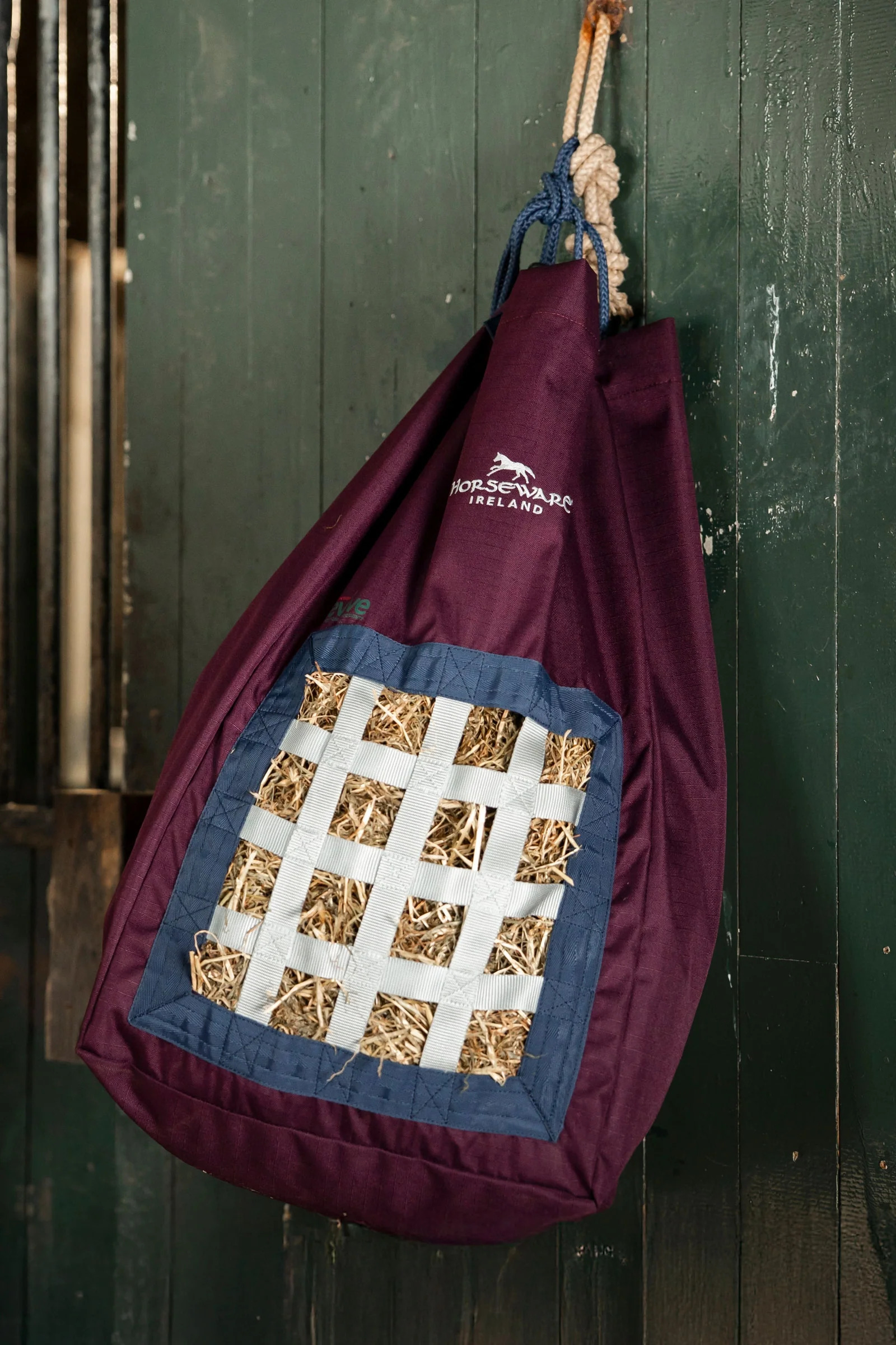 Horseware Revive Heusack Fig, Navy & Silver / One Size Horseware Revive Heusack Fig, Navy & Silver / One Size von Horseware
