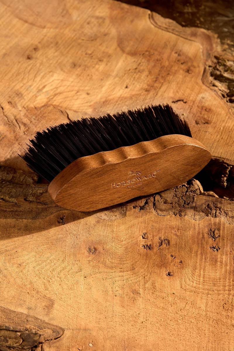 Horseware Signature weiche Flick-Bürste Wood & Natural Fibres / One Size Horseware Signature weiche Flick-Bürste Wood & Natural Fibres / One Size von Horseware