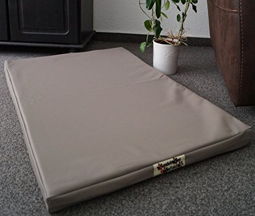 Hundebettenmanufaktur Hundematratze Hundebett beidseitig Kunstleder Schaumstoff 5 cm Verschiedene Größen und Farben wählbar (105 cm X 65 cm, Taupe) von Hundebettenmanufaktur