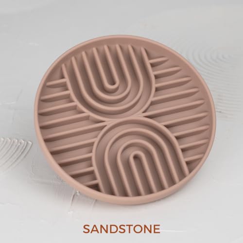 HUNDEBLICKE Schleckmatte Hund mit Saugnäpfen, Leckmatte aus hochwertigem Silikon, Futtermatte 20x20x3cm, ideal als Hundeeis Form, Sandstone von Hundeblicke Shop