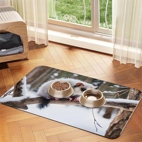 Opossum in Snow Print Haustier-Tischdecke, saugfähig, Leder, perfekt für Hunde, Katzen und andere Haustiere Opossum in Snow Print Haustier-Tischdecke, saugfähig, Leder, perfekt für Hunde, Katzen und andere Haustiere von JEKYDOSD
