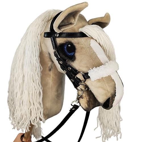 KHT ARIA SHOP Hobby Horsing, Plüsch-Pferd, Sportspielzeug, Hobby Horse, Trendsportart, Dressurübungen, Reiten ohne Pferd, Hobby Pferd aus Handarbeit, Größe DIN A3 von KHT ARIA SHOP