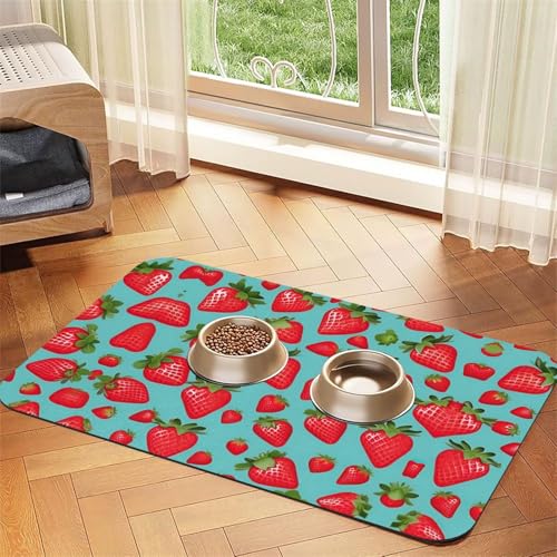 Katzenfuttermatte mit niedlichem Erdbeerdruck, Haustier-Futtermatte für Boden, Haustierbedarf, Wassernapf-Matte für Hunde von KOUUIP
