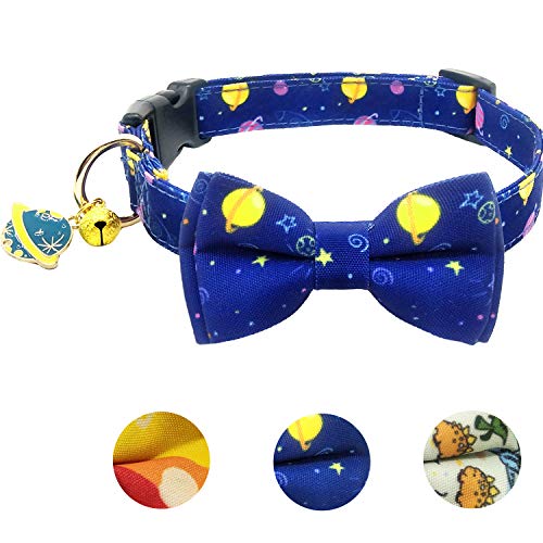 KUDES Hunde-Fliege, verstellbare Hundehalsbänder mit Fliege und Glöckchen, Sicherheitsschnalle, niedliches Haustier-Halsband für kleine/mittlere/große Hunde und Katzen, Jungen, Mädchen (Weltraum, M (27,9 - 45,7 cm) KUDES Hunde-Fliege, verstellbare Hundehalsbänder mit Fliege und Glöckchen, Sicherheitsschnalle, niedliches Haustier-Halsband für kleine/mittlere/große Hunde und Katzen, Jungen, Mädchen (Weltraum, M (27,9 - 45,7 cm) von KUDES