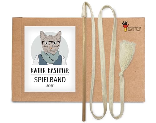 Premium Katzenangel mit Buchenholz-Stab und weißem Baumwollband. In Deutschland von Hand und mit Liebe gefertigtes nachhaltiges Katzenspielzeug von Kater Kasimir