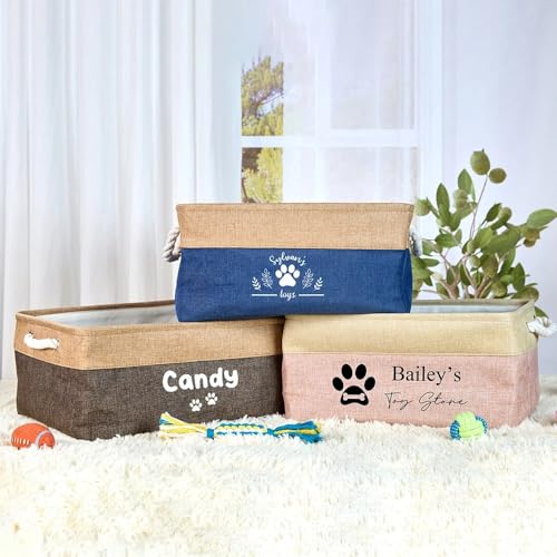 Keruidian Hundespielzeugkorb, personalisierbar, mit Namen für Leckerlis, Welpengeschenk, Aufbewahrung, individueller Welpenname für Hunde/Haustiere, Größe M, 36 x 27 x 16 cm Keruidian Hundespielzeugkorb, personalisierbar, mit Namen für Leckerlis, Welpengeschenk, Aufbewahrung, individueller Welpenname für Hunde/Haustiere, Größe M, 36 x 27 x 16 cm von Keruidian