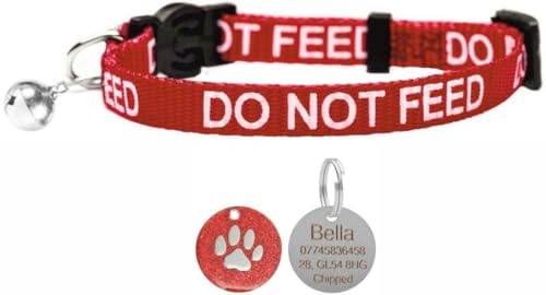 LARRYROO Katzenhalsband mit Aufdruck "Do Not Feed", weiches Nylon und Sicherheitsschnalle, mit personalisierbarer Gravur, 25 mm, rund, glitzernd, Pfotenabdruck, ID-Etikett (rot) von LARRYROO