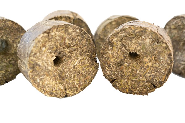 Lax Luzerne Blöcke mit Loch 25kg Knabberspaß Lax Luzerne Blöcke mit Loch 25kg Knabberspaß von LAX