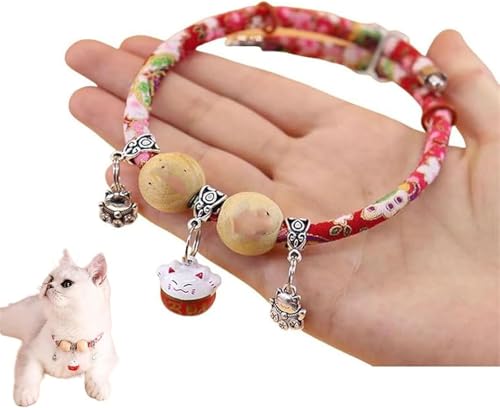 Glückshalsband aus Zedernholzperlen, Haustierhalsband mit Glöckchen und Glücksanhänger, bequem verstellbar, geeignet für Katzen und Hunde Glückshalsband aus Zedernholzperlen, Haustierhalsband mit Glöckchen und Glücksanhänger, bequem verstellbar, geeignet für Katzen und Hunde von LDZPYXNFE