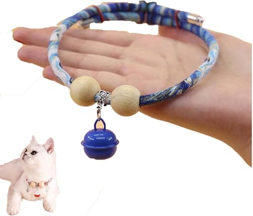 Glückshalsband aus Zedernholzperlen, Haustierhalsband mit Glöckchen und Glücksanhänger, bequem verstellbar, geeignet für Katzen und Hunde Glückshalsband aus Zedernholzperlen, Haustierhalsband mit Glöckchen und Glücksanhänger, bequem verstellbar, geeignet für Katzen und Hunde von LDZPYXNFE
