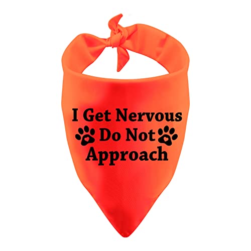 LEVLO Lustiges Hundehalstuch mit Aufschrift "I Get Nervous Do Not Approach", dreieckig, bedruckt (I Get Nervous) von LEVLO