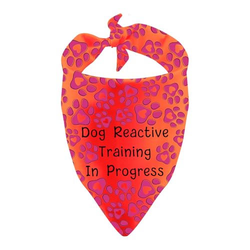 Reaktives Hundehalstuch, Training in Bearbeitung, Therapie, Geburtstagsgeschenk (Training in Progress) von LEVLO