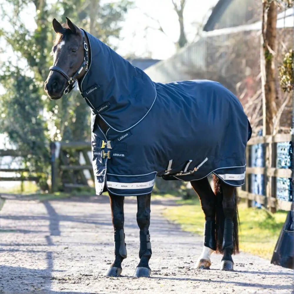 LeMieux Arika Storm-Tek Rug 200g Navy, 120 cm LeMieux Arika Storm-Tek Rug 200g Navy, 120 cm von LeMieux