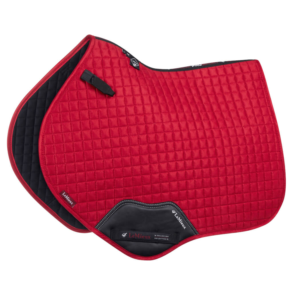 LeMieux Luxury Suede Springschabracke Chilli Red, Wb LeMieux Luxury Suede Springschabracke Chilli Red, Wb von LeMieux