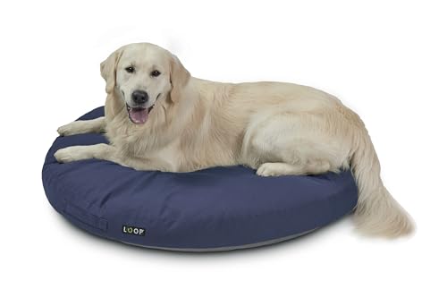 Loop blaues, rundes orthopädisches Hundekissen für große Hunde, rundes Hundebett, wasserfester Boden und Antirutsch-Noppen, nachhaltig aus Upcycling-Kreislauf 'KUSCHELINSEL' Loop blaues, rundes orthopädisches Hundekissen für große Hunde, rundes Hundebett, wasserfester Boden und Antirutsch-Noppen, nachhaltig aus Upcycling-Kreislauf 'KUSCHELINSEL' von Loop