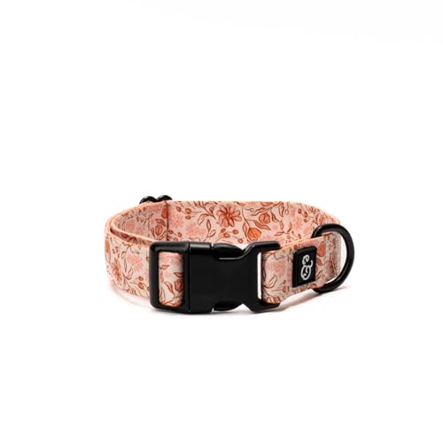 Lucy & Co. Hundehalsband – strapazierfähiges, leichtes Designer-Halsband für Haustiere – verstellbare Metall-Sicherheitsschnalle – Pfirsichrosa Blumenmuster – Größe S Lucy & Co. Hundehalsband – strapazierfähiges, leichtes Designer-Halsband für Haustiere – verstellbare Metall-Sicherheitsschnalle – Pfirsichrosa Blumenmuster – Größe S von Lucy & Co.