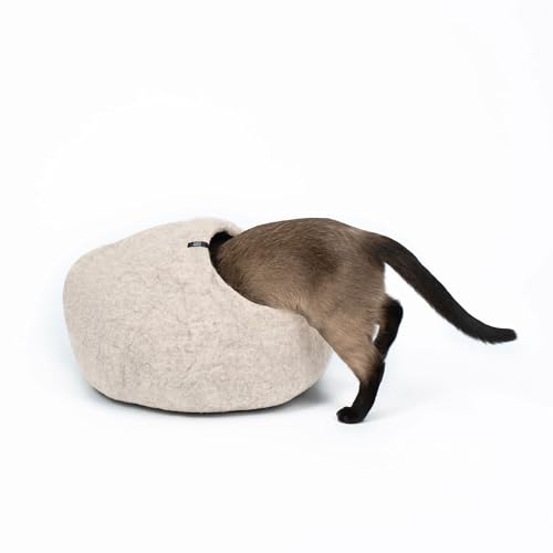 LucyBalu® Premium Katzenhöhle aus Filz | Natürliches Katzenbett aus 100% Flauschiger Wolle | Filzhöhle für Katzen handgefertigt in Nepal | Kuschelhöhle für Katzen | 45x45x28 cm | Sandgrau von LucyBalu