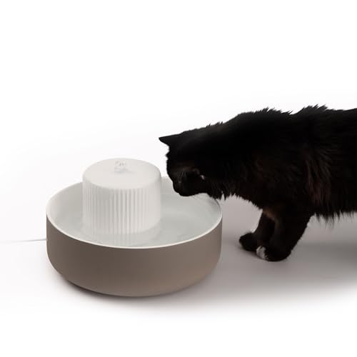 LucyBalu® Trevi Trinkbrunnen für Katzen aus Keramik | Katzenbrunnen für Katzen | Katzentrinkbrunnen | Wasserbrunnen für Katzen | Katzenbrunnen aus Keramik | Wassernapf für Katzen | Trinknapf | Taupe von LucyBalu