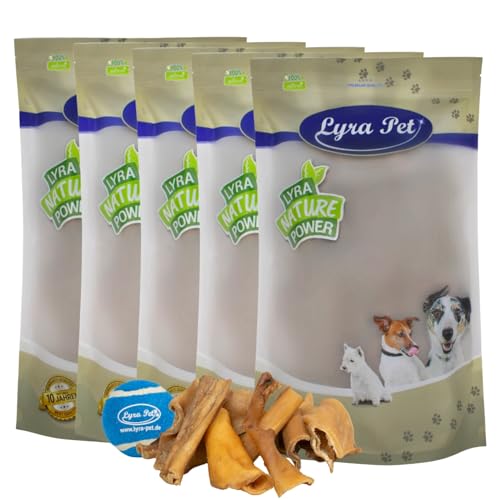 Lyra Pet® 5 kg - 5000 g Rinderkopfhaut Abschnitte 4 - 8 cm Kaustangen Hundefutter Snack + Tennis Ball Kauartikel Leckerli fettarm von Lyra Pet