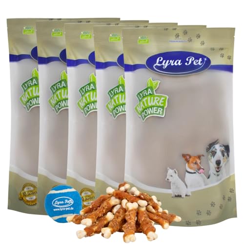 Lyra Pet® 5 kg Calciumknochen mit Hühnerbruststreifen + Tennis Ball | Kausnack vom Huhn | Leckerli für alle Hunde | Fettarmes Hundefutter | Idealer Belohnungs- und Trainingssnack | Wiederverschließbar von Lyra Pet
