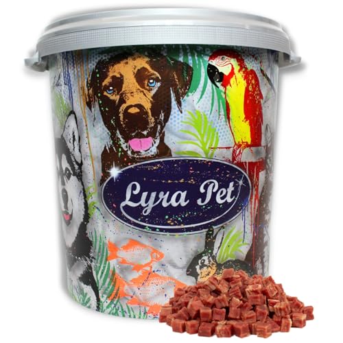 Lyra Pet® 5 kg Entenfleischwürfel mit Fisch Hundefutter Snack fettarm schonend getrocknet Leckerli Kausnack Kauartikel für Hunde Kauspaß in 30 L Tonne von Lyra Pet