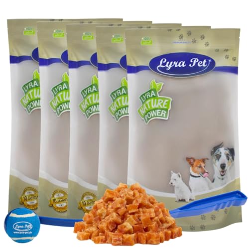 Lyra Pet® 5 kg Hühnerfleischwürfel mit Fisch Hundefutter Snack fettarm schonend getrocknet Leckerli Kausnack Kauartikel für Hunde Kauspaß + Ballschleuder von Lyra Pet