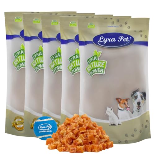 Lyra Pet® 5 kg Hühnerfleischwürfel mit Fisch Hundefutter Snack fettarm schonend getrocknet Leckerli Kausnack Kauartikel für Hunde Kauspaß + Tennis Ball von Lyra Pet