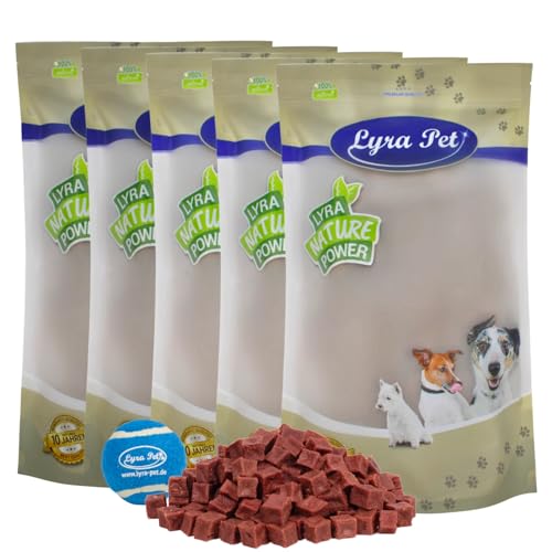 Lyra Pet® 5 kg Pferdefleischwürfel Hundefutter Snack fettarm schonend getrocknet getrocknet Leckerli Kausnack Kauartikel für Hunde Kauspaß + Tennis Ball von Lyra Pet