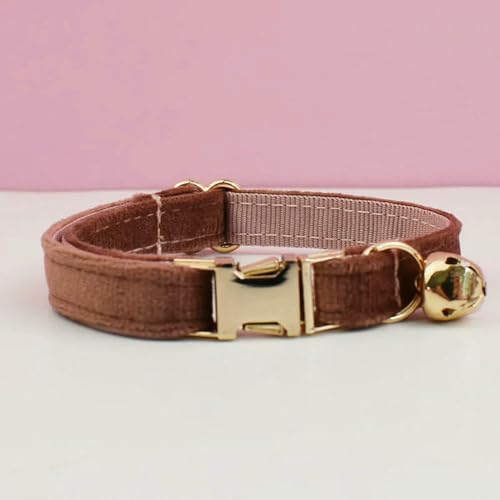 Personalisiertes Katzenhalsband aus Samt mit Glöckchenfliege - Namensschild mit individueller Gravur von MEIFULLE