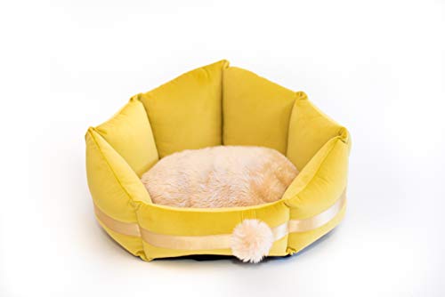 MOOI Flower Hundebett aus kuscheligem Velvet-Stoff, Füllung aus hautsympathischen 100% Polyester-Watte und Kügelchen, waschmaschinengeeignet bei 30 °C, in 2 Größen verfügbar, Gelb, 63x68x32 MOOI Flower Hundebett aus kuscheligem Velvet-Stoff, Füllung aus hautsympathischen 100% Polyester-Watte und Kügelchen, waschmaschinengeeignet bei 30 °C, in 2 Größen verfügbar, Gelb, 63x68x32 von MOOI