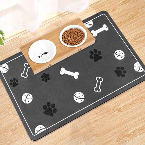Mavicen Napfunterlage Hunde und Katze, Saugfähige Schnelltrocknend Hundenapf Unterlage, rutschfeste Futternapf Unterlage für Haustier (Dunkelgrau1-Pfoten-Knochen-Muster, 30×50cm) von Mavicen
