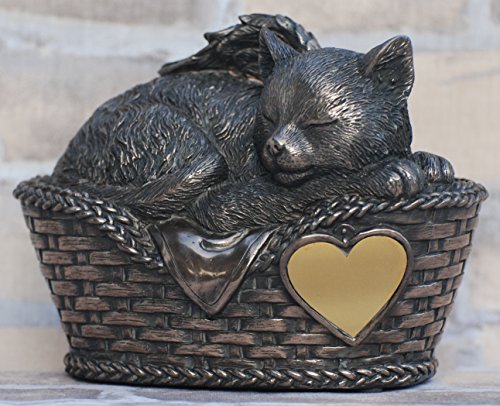 MystiCalls Katzen Urne bronziert als Katzen-Engelfigur im Korb und Gravurplatte, Tierurne von MystiCalls