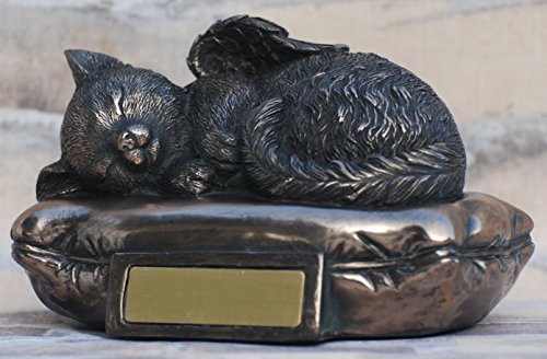 MystiCalls Katzen Urne bronziert als Katzen-Engelfigur liegt auf Kissen mit Gravurplatte, Tierurne MystiCalls Katzen Urne bronziert als Katzen-Engelfigur liegt auf Kissen mit Gravurplatte, Tierurne von MystiCalls