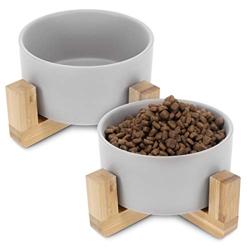 Navaris 2X Futternapf Katze mit Bambus Halter - Futterstation 2X Keramiknapf für Katzen Hunde - Keramik Fressnapf Set Futterbar mit Holz Halterung von Navaris