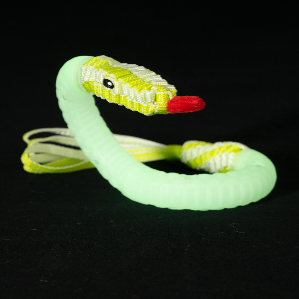Nomad Tales Bloom Glow-in-the-Dark Schlange - L 26 x B 2,5 x H 13 cm Nomad Tales Bloom Glow-in-the-Dark Schlange - L 26 x B 2,5 x H 13 cm von Nomad Tales