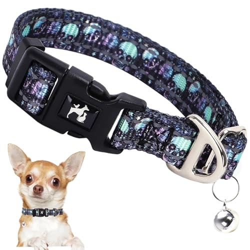 XS Hundehalsband mit Glöckchen - Weich Verstellbares Nylon Halsband für Kleine Rassen, Totenkopf Muster Reflektierendes Halsband für Chihuahua Pomeranian Yorkie, Leicht & Bequem für Winzige Hunde XS Hundehalsband mit Glöckchen - Weich Verstellbares Nylon Halsband für Kleine Rassen, Totenkopf Muster Reflektierendes Halsband für Chihuahua Pomeranian Yorkie, Leicht & Bequem für Winzige Hunde von ONEFOJOJO