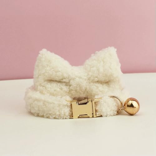 Teddy-Katzenhalsband mit Namensschild und Glöckchenfliege – Personalisierte, individuell gravierte Katzenhalsbänder für Katzen Teddy-Katzenhalsband mit Namensschild und Glöckchenfliege – Personalisierte, individuell gravierte Katzenhalsbänder für Katzen von Optxzn