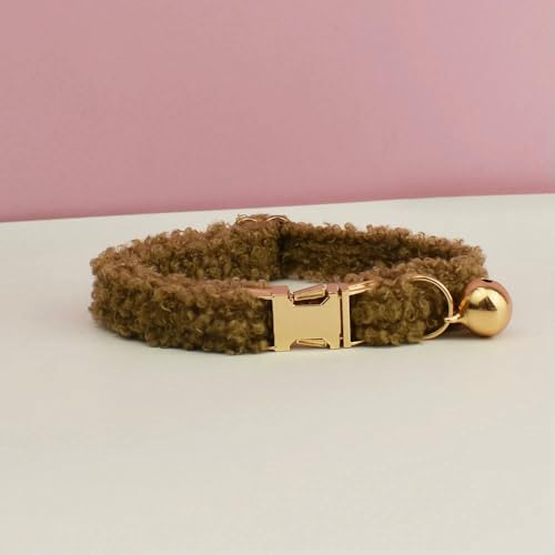 Teddy-Katzenhalsband mit Namensschild und Glöckchenfliege – Personalisierte, individuell gravierte Katzenhalsbänder für Katzen Teddy-Katzenhalsband mit Namensschild und Glöckchenfliege – Personalisierte, individuell gravierte Katzenhalsbänder für Katzen von Optxzn