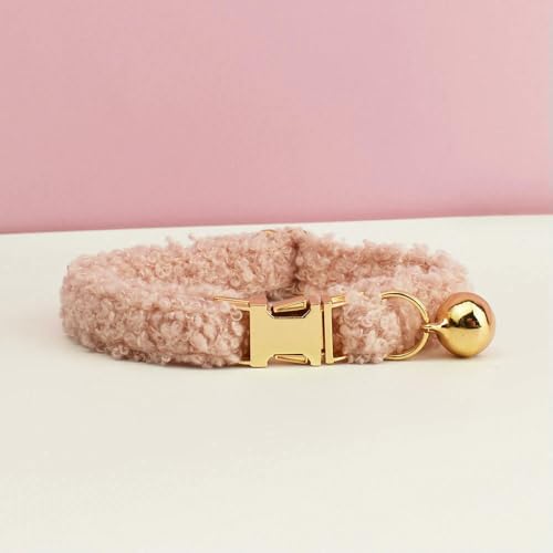 Teddy-Katzenhalsband mit Namensschild und Glöckchenfliege – Personalisierte, individuell gravierte Katzenhalsbänder für Katzen Teddy-Katzenhalsband mit Namensschild und Glöckchenfliege – Personalisierte, individuell gravierte Katzenhalsbänder für Katzen von Optxzn