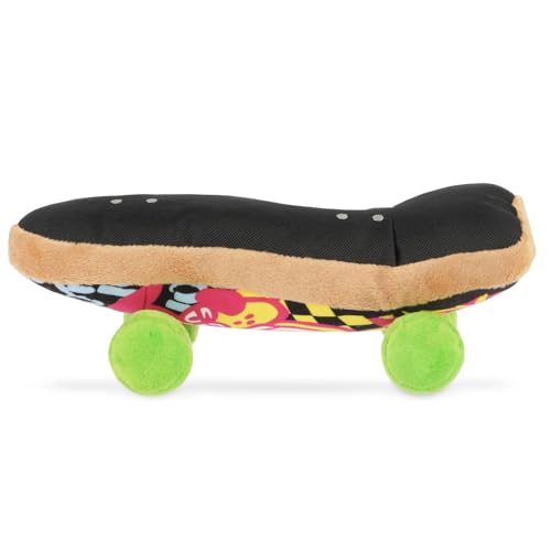 P.L.A.Y. Niedliches Plüsch-Hundespielzeug, 1990er Jahre, klassisches Design, langlebig, quietschend, ideal für Welpen & kleine, maschinenwaschbar, recycelte Materialien (Kickflippin K9 Skateboard) von P.L.A.Y. – Pet Lifestyle & You