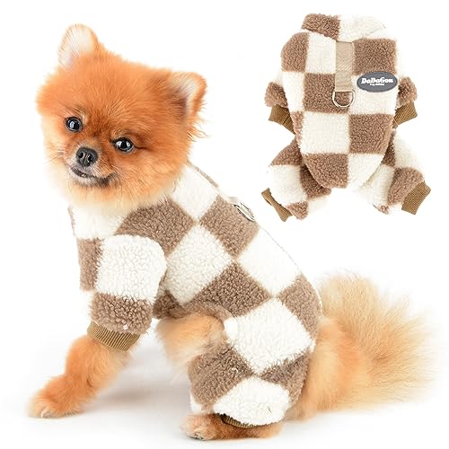 PAIDEFUL Karierter Fleece-Schlafanzug für kleine Hunde, Welpen, Vierbein-Overall, Herbst, Wintermantel, weich, warm, Welpenkleidung, Pullover, Pullover, Katzenkostüm, D-Ring, Braun, Größe M PAIDEFUL Karierter Fleece-Schlafanzug für kleine Hunde, Welpen, Vierbein-Overall, Herbst, Wintermantel, weich, warm, Welpenkleidung, Pullover, Pullover, Katzenkostüm, D-Ring, Braun, Größe M von PAIDEFUL