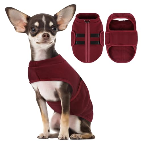 PUZAUKAL Hundepullover Fleece Weste Hundemäntel Winter Warmer Hundeweste für Kleine Hunde Weicher Fleece Hundejacke mit Geschirr Pullover für Mittel Großen Hund Katze (Burgunderrote XXS) von PUZAUKAL