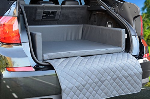 Travelmat Basic Kofferraum Hundebett fürs Auto STANDARD, Kunstleder Grau, 90 x 70cm Travelmat Basic Kofferraum Hundebett fürs Auto STANDARD, Kunstleder Grau, 90 x 70cm von PadsForAll