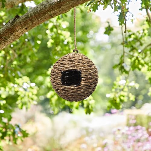 Vogelhaus Munja rund - Außendekoration - Recyclingmaterial - Gartenzubehör - Gartendeko zum Aufhängen - Vogelnester - Faire Trade Artisan - Vogel- und Wildtierpflege Vogelhaus Munja rund - Außendekoration - Recyclingmaterial - Gartenzubehör - Gartendeko zum Aufhängen - Vogelnester - Faire Trade Artisan - Vogel- und Wildtierpflege von Paper High