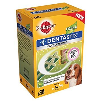 Pedigree Dentastix Fresh Hunde-Leckerlis für mittelgroße Hunde, 10-25 kg, 4 x 28 Packungen = 112 Stäbchen von PEDIGREE