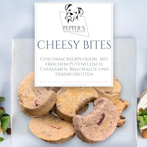 Cheesy Bites - Geschmacksexplosion mit Putenfleisch, Chiasamen & Hibiskusblüten Leckerli/Kausnack mit einen unwiderstehlichen Geschmack und zahlreiche gesundheitlichen Vorteilen (100g) von Pepper´s Manufaktur