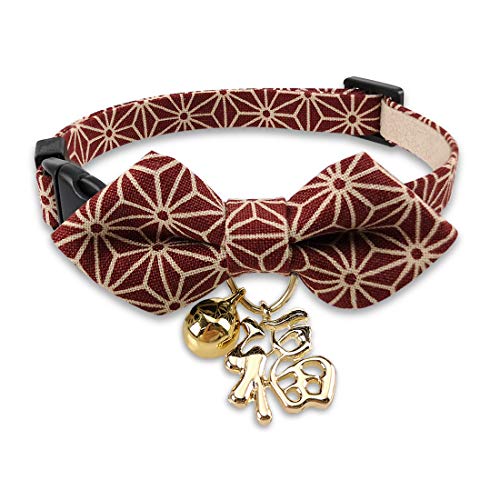 PetSoKoo Niedliches Katzenhalsband mit Fliege und Glöckchen, japanischer Glücksbringer, adstringierender Hanfblatt-Druck, weich, für Gril Boy, männlich, weiblich, erwachsene Katzen, Rot PetSoKoo Niedliches Katzenhalsband mit Fliege und Glöckchen, japanischer Glücksbringer, adstringierender Hanfblatt-Druck, weich, für Gril Boy, männlich, weiblich, erwachsene Katzen, Rot von PetSoKoo